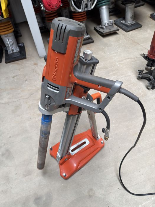 Carota cu stativ Husqvarna DM 230 + pompa apa WT15i / pana la 150 mm