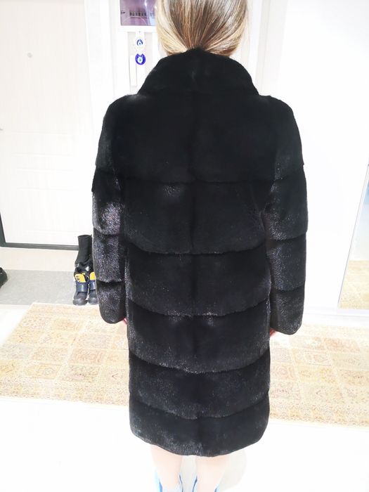 Продам норковую шубу Blackglama
