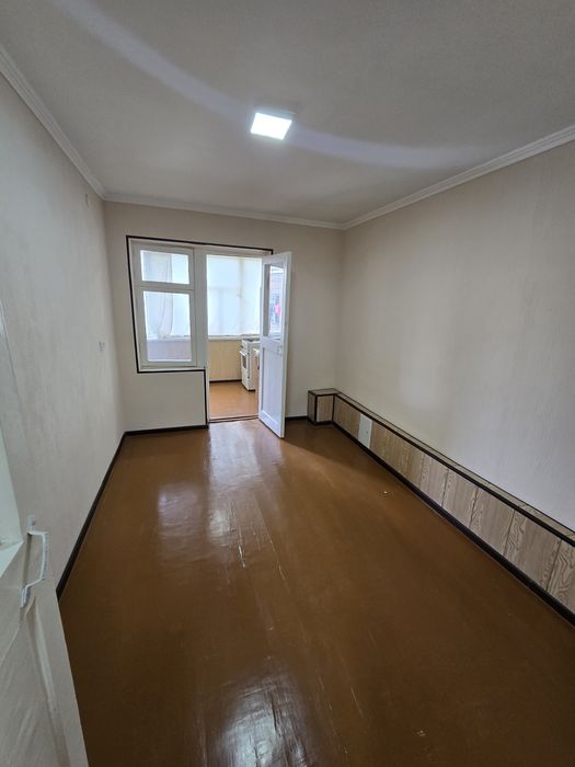 Срочно продаётся 1 комната перед 2 ком на 4 этаже Гагарин ор 51 школа
