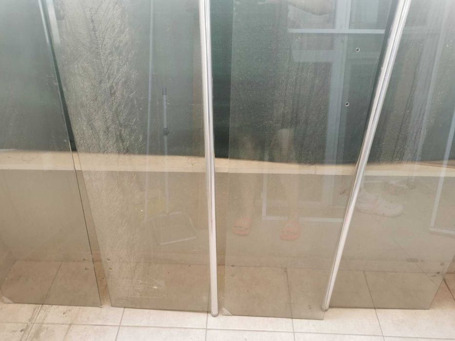Продавам преграда за душ/баня