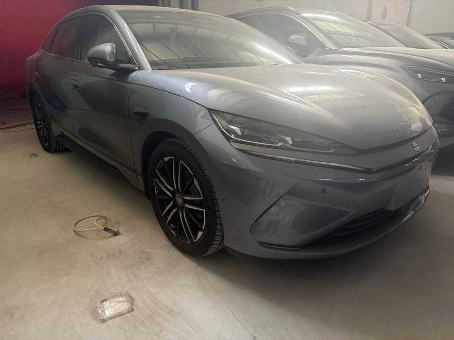 BYD Qin L EV Электро (545 км), 2025, Мокрый асфальт