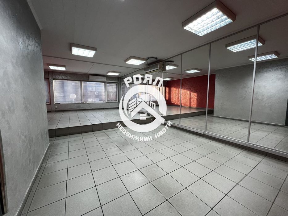 Дава се под наем Офис в Пловдив, Център - 140 кв.м за 700 € - Снимка #1