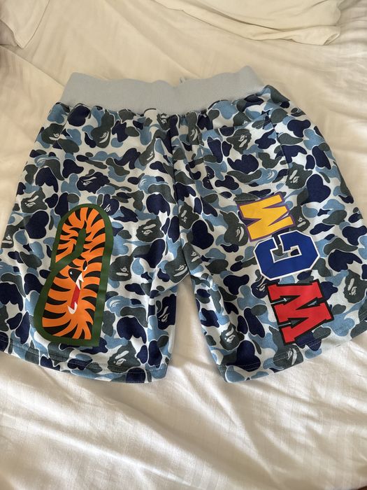 Bape къси гащи.