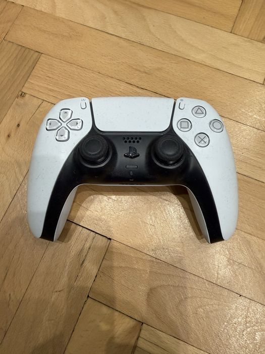 PlayStation 5 с 4 игри