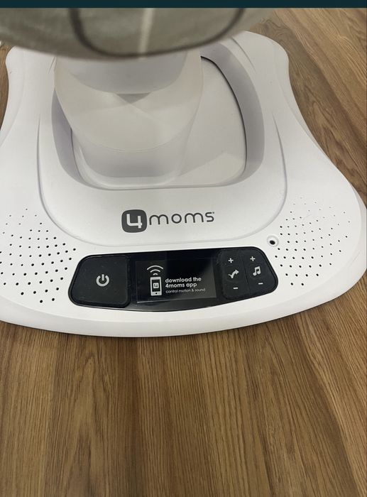 Продам качелю шезлонг 4 moms