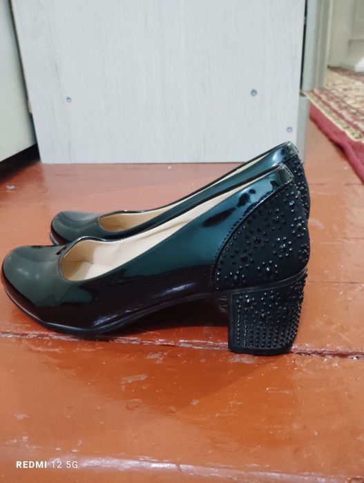 Tufli srochna sotiladi