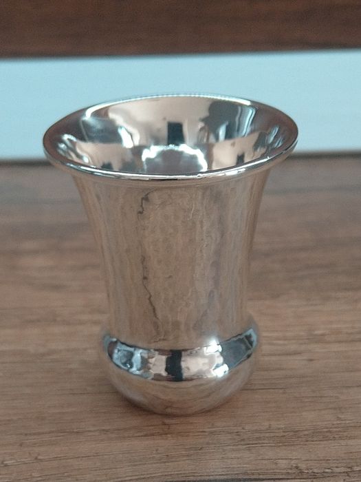 Продавам антикварна сребърна чаша с износен ефект Дания 1923 г Уникат