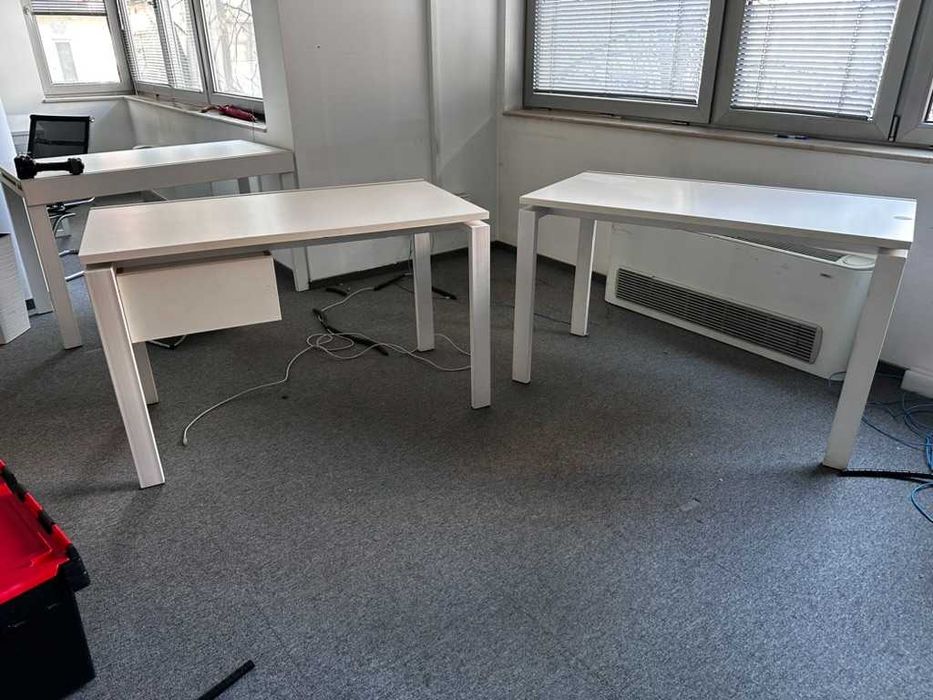 Офис бюра с метална основа + шкафове – 10 бр.