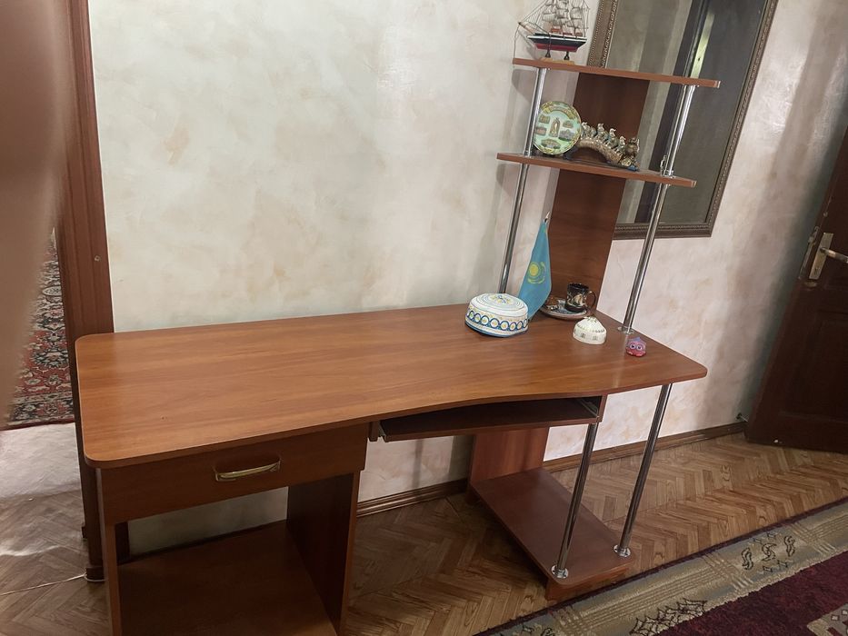 Продам компютерьный стол