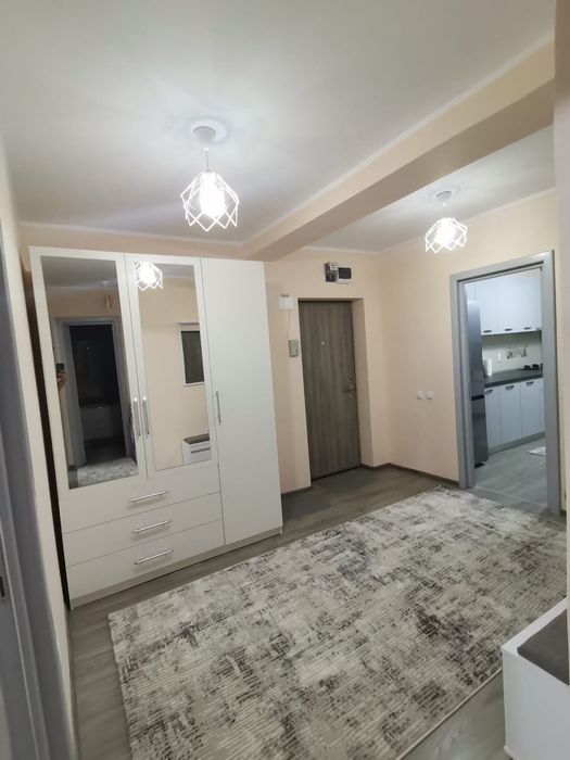 Închiriez apartament cu 3 camere Bulevardul Mihai Eminescu-blocurile tip vilă