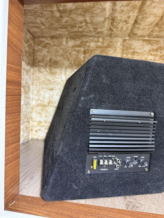 Сабуфер со встроенным усилителем