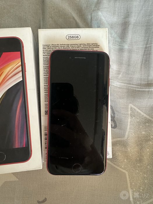 Iphone se 2020 product red