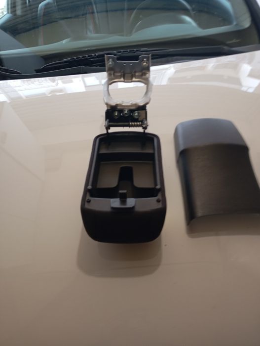 Продавам подлакътник за хюндай i30