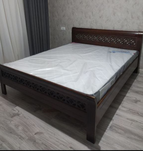 кровать двуспальная