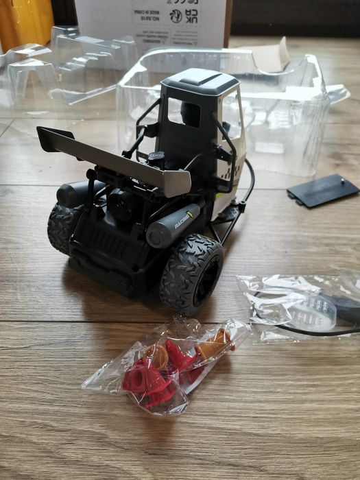 Cadoul ideal - masina drift telecomanda RC.