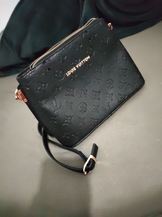 Vând geantă in stare foarte buna