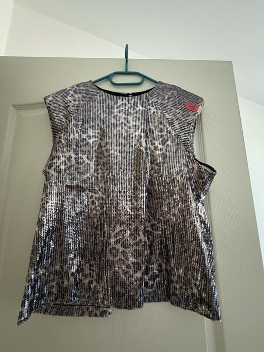 Top cu paiete și animal print Lefties