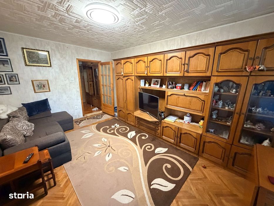 Apartament 3 camere,  Gradiste Central  decomandat, parter cu balcon