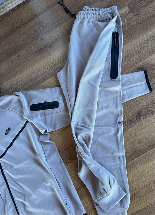 Мъжки,памучен,бежов екип Nike с активен заден джоб ГОЛЕМИ РАЗМЕРИ