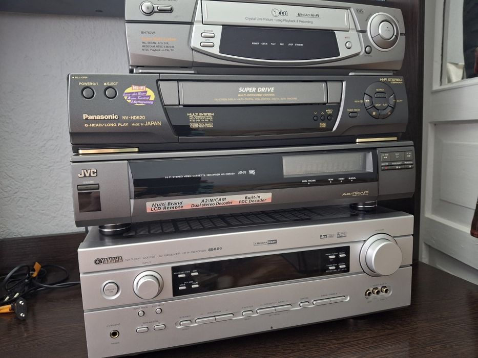 Продам корейский кассетный видеомагнитофон  HI-FI Стерео  LG BH762W