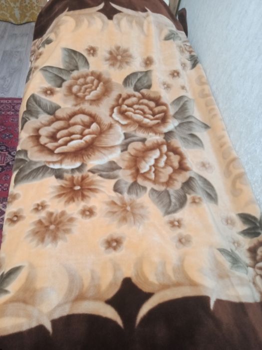 Плед , покрывало .