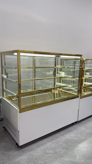 Кондитерская витрина