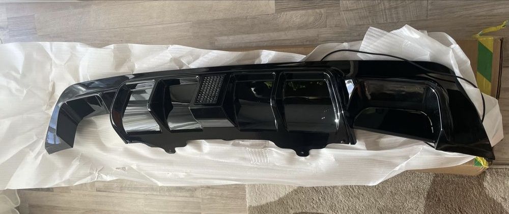 Бмв Е60 Е61 Оребрен Дифузьор / Добавка за задна броня / BMW E60 E61