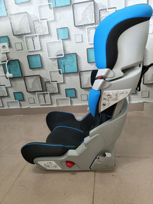 Детско столче за автомобил , марка BMW , разцветка M-Power , цена 100€ , със система  за закрепване isofix , подходящо за деца от 9 до 25 кг