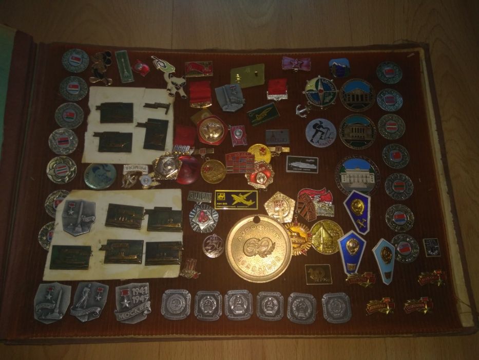 Значки времен СССР в Коллекционном Альбоме