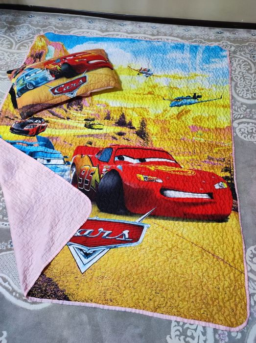 Стёганое покрывало Маквин с наволочкой .