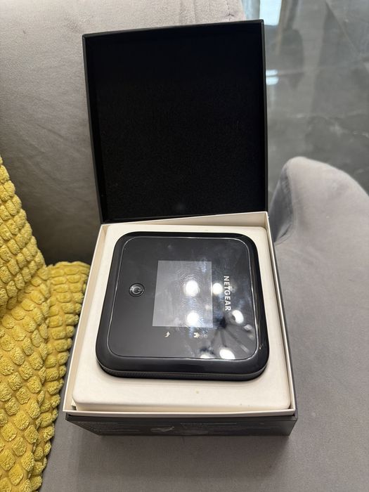 Router portabil wireless Netgear MR5200 Nighthawk M5