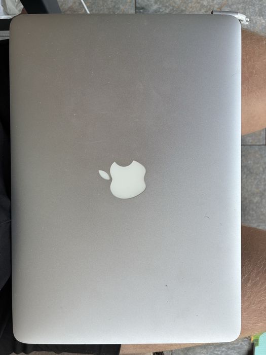Vand macbook in stare de functionare