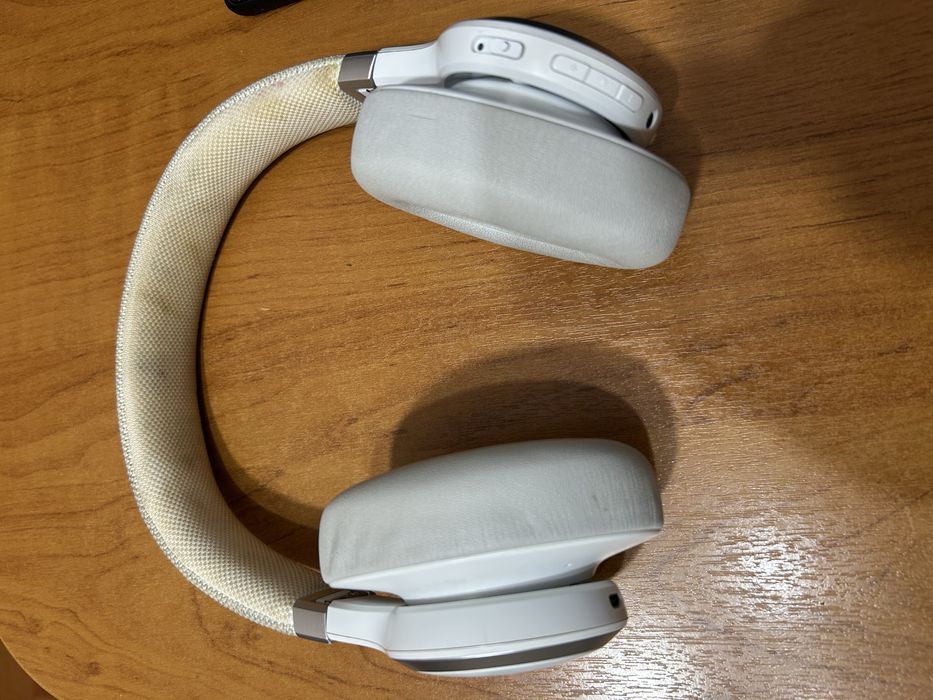 Продам оригинал jbl live 660nc