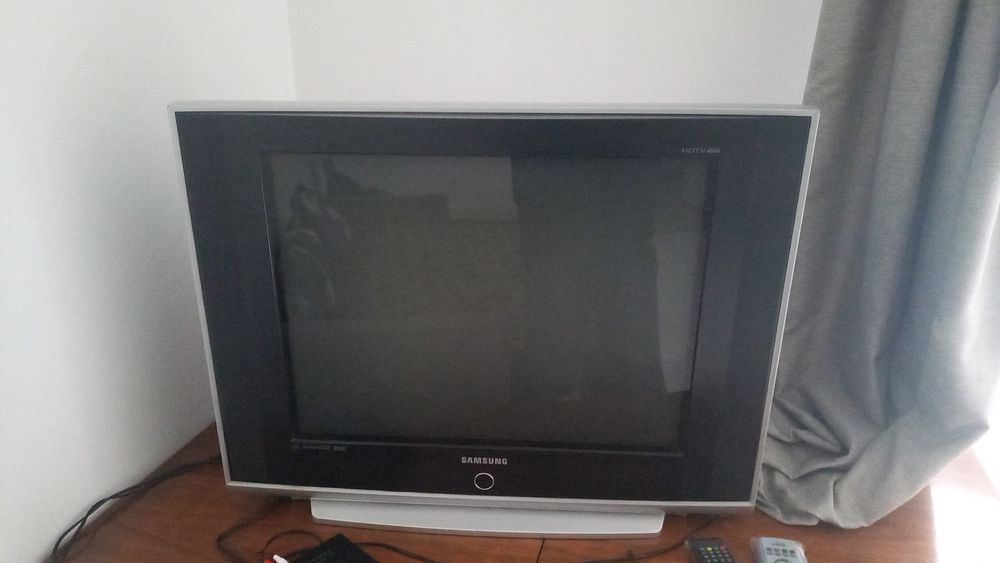 Телевизор LG работает