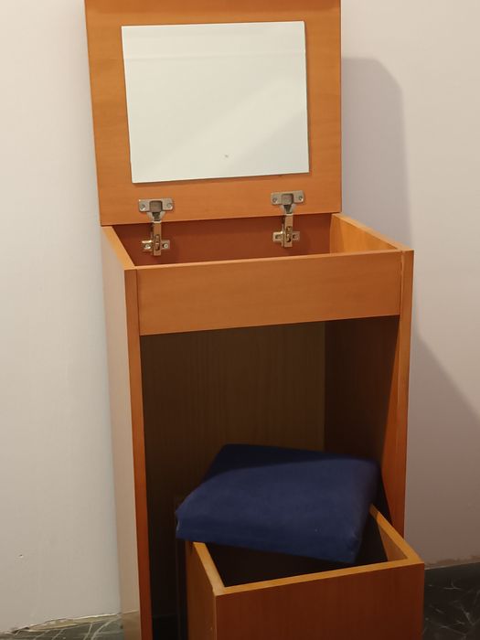 Спалня, Нощни шкафчета. Тоалетка