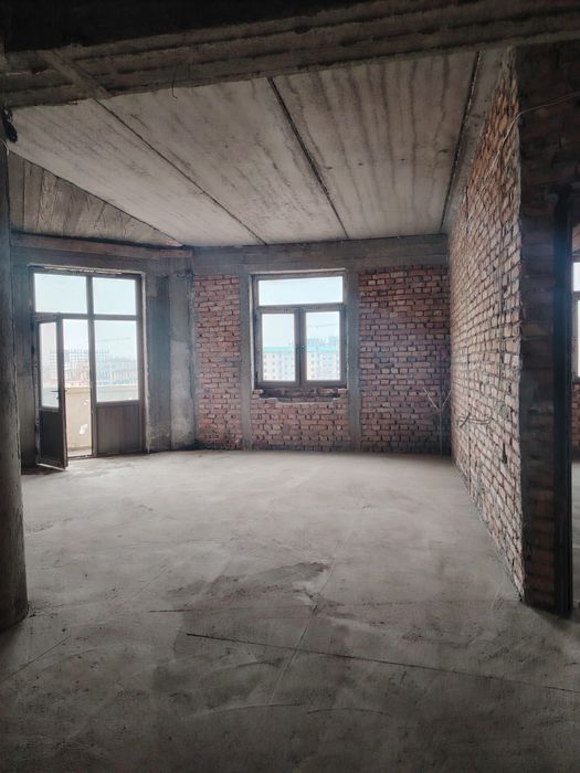 Квартира сотилади 169 кв с мансардом