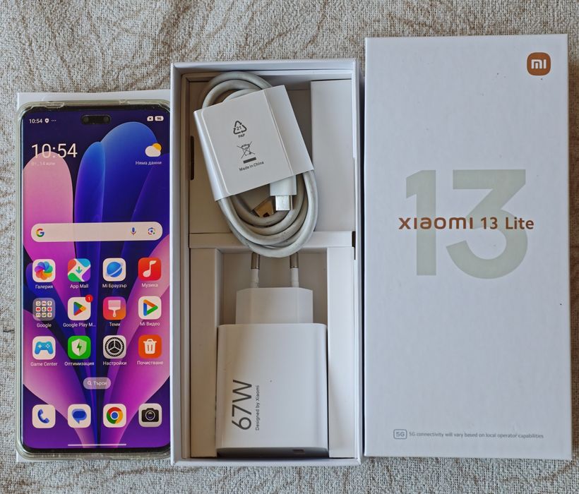 Продавам XIAOMI 13 Lite Pink 8GB RAM 256GB ROM