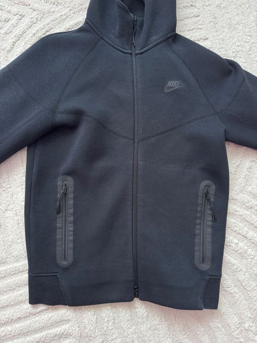 Nike tech fleece черен суичър