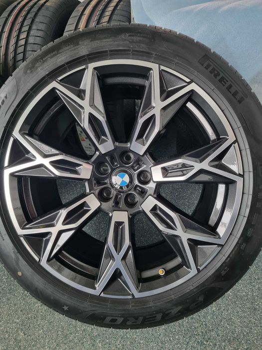 Jante BMW G70 Originale Anvelope iarna Pirelli 285 40 20