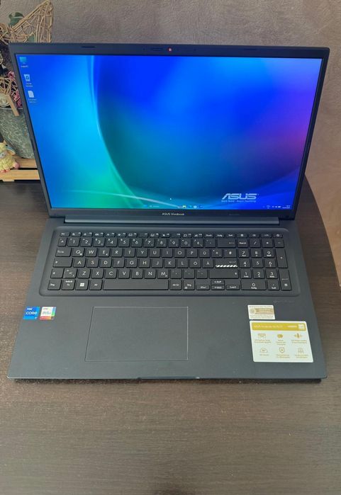 Asus VivoBook NOU Garanție 2027 Display 17,3 X1704 i7-1335 RAM 40GB și Nvme 2TB Bateria 35 cicluri