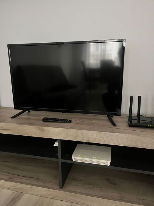 Vând 2 televizoare Nei