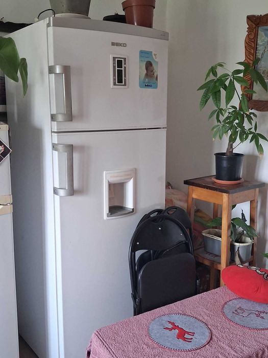 Vand Frigider  beko    folosit putin da merge ok