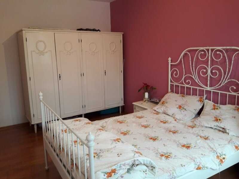 Vand dulap alb 190cm lungime, 60cm adancime, 180cm inaltime cu 4 usi si 1 noptiera