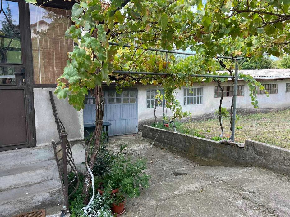 Къща с двор в кв.Болярово,гр.Хасково