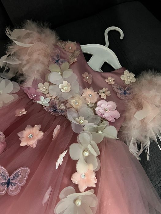 Новые платья и туфельки для девочки