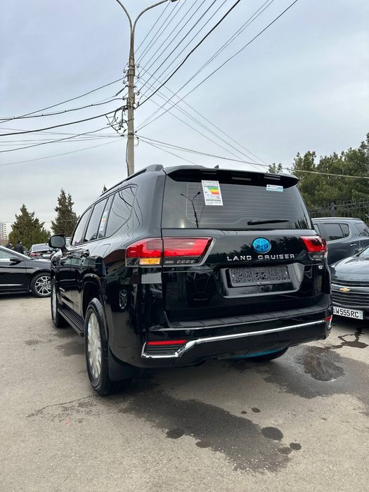 Tayota Land Cruiser Prado 300 VX Srochni sotiladi