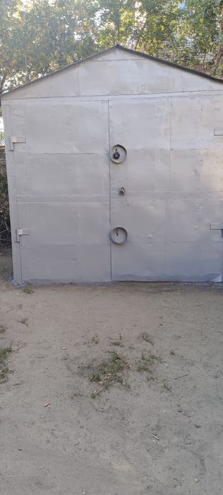 Продам 2 металлических гаража