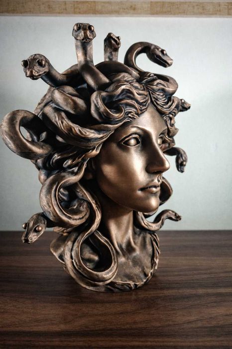 Statuetă Decorativă Medusa – 25 cm – Pictată Manual, Finisaj Bronz