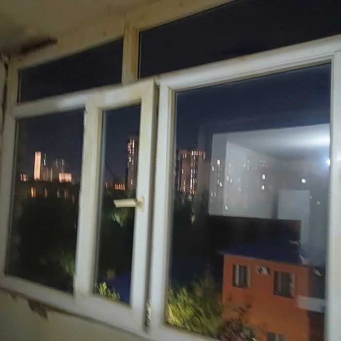 Продам б/у пластиковое окно (балкон)