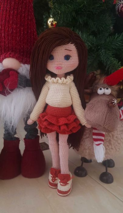 Ръчно плетена кукла